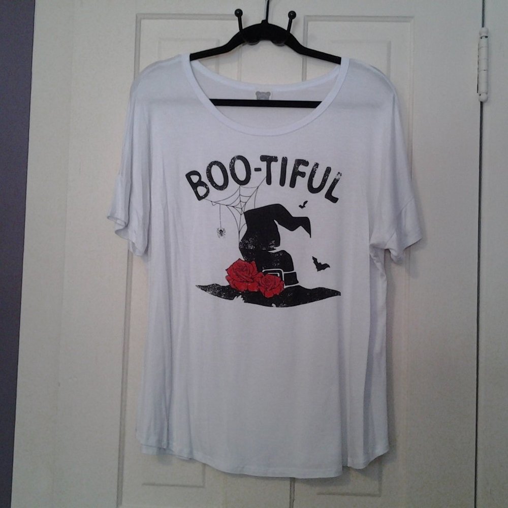 White Halloween Graphic Tee ... Size XL ... NWOT!